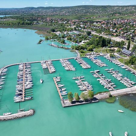 Alsóörs Marina Hotel Kültér fotó