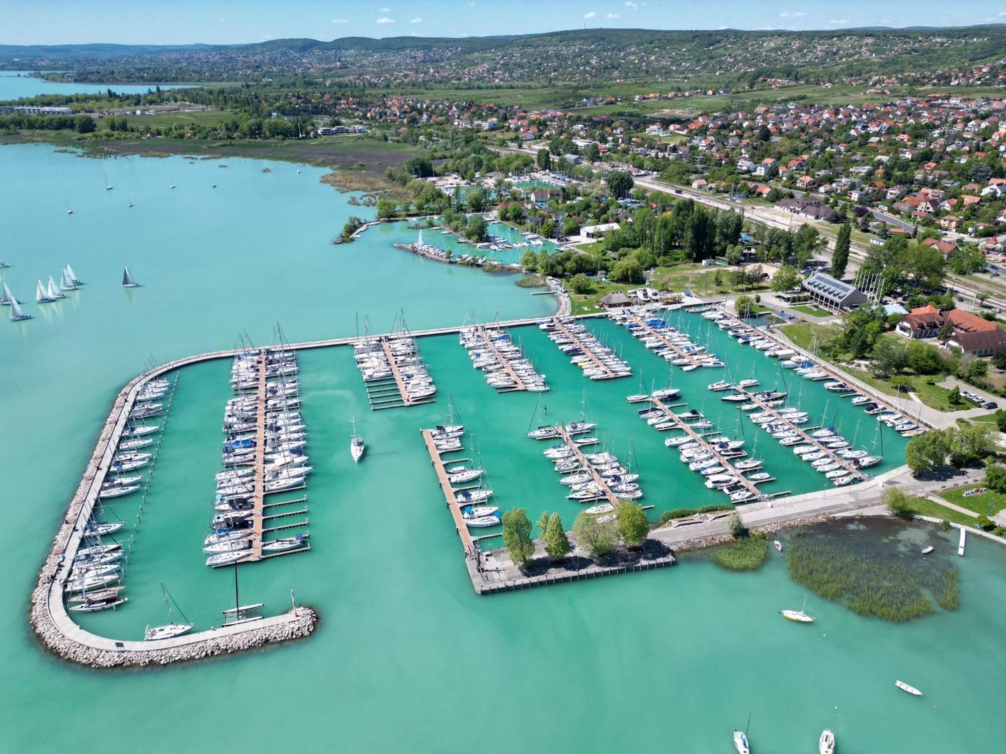 Alsóörs Marina Hotel Kültér fotó